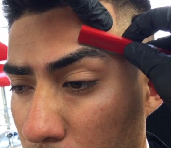34F54D7100000578-3626596-Expert_at_work_Barber_Ramon_Ray_Zavala_has_been_posting_videos_a-a-15_1465176034852